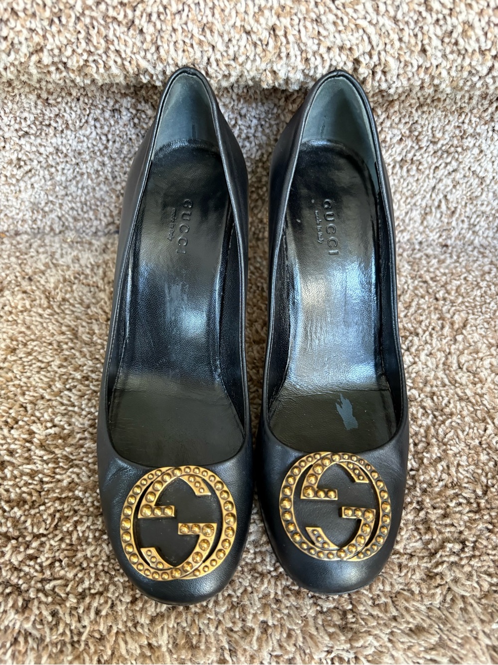 Gucci Women’s Black Leather Round-Toe Heels with Gold Logo